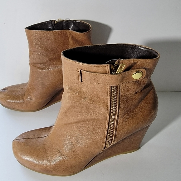 Chinese Laundry VERY BEST Women's Platform Wedges Distressed Ankle Boots Sz 7.5 - Picture 3 of 9